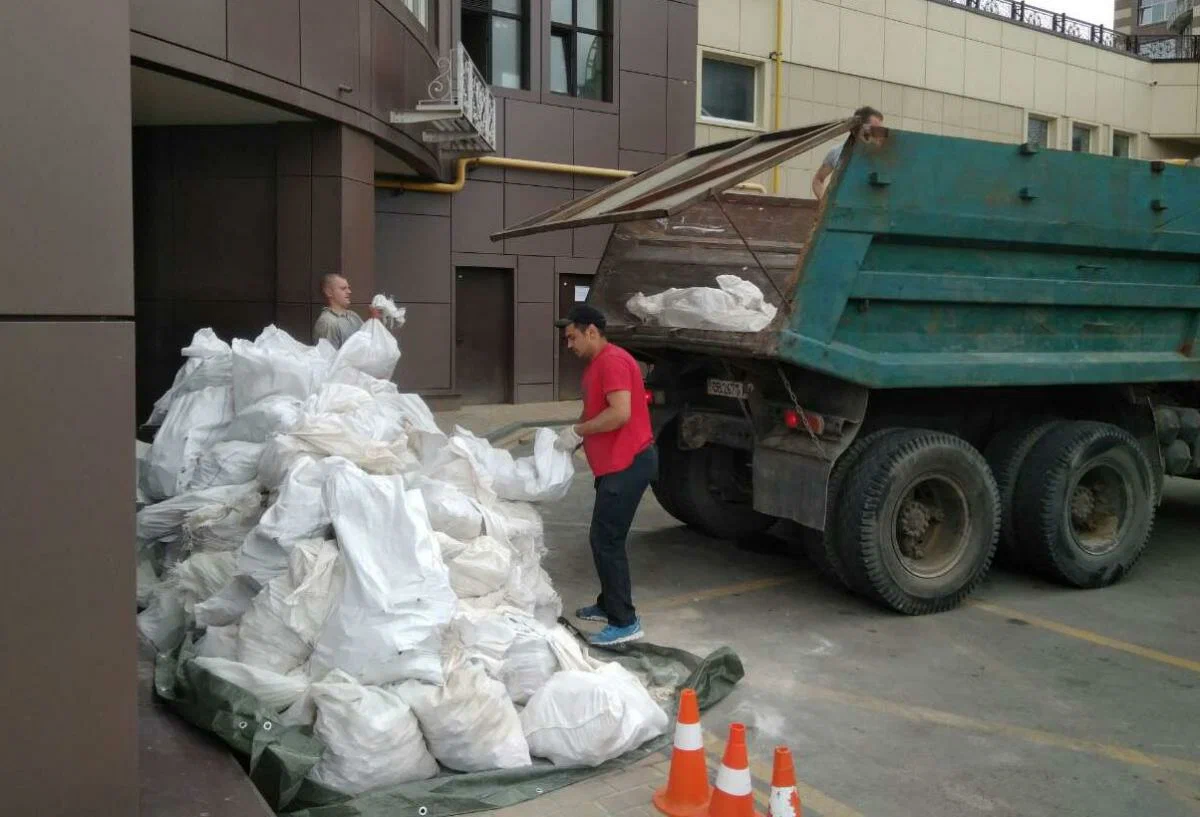 Вывоз мусора из подвала в Курске от ПроМусор – уборка, разбор завалов и очистка, цены от 2502 руб